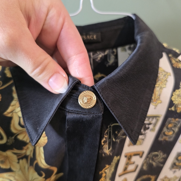 VERSACE 100% silk gold black Hibiscus Baroque Virtus Alphabet shirt S size mens - Picture 7 of 16
